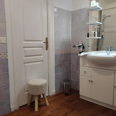Amphitryon Bed & Breakfast
