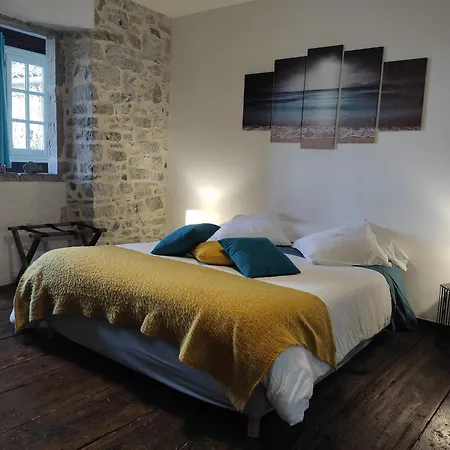 Amphitryon Bed & Breakfast