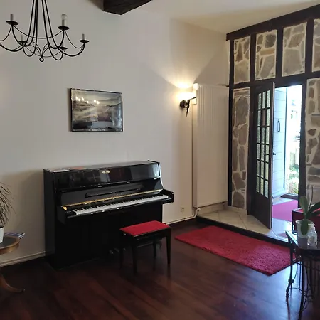 ベッド・アンド・ブレックファスト Amphitryon